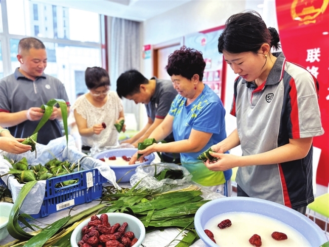 “教你包粽子” 吸引年轻人