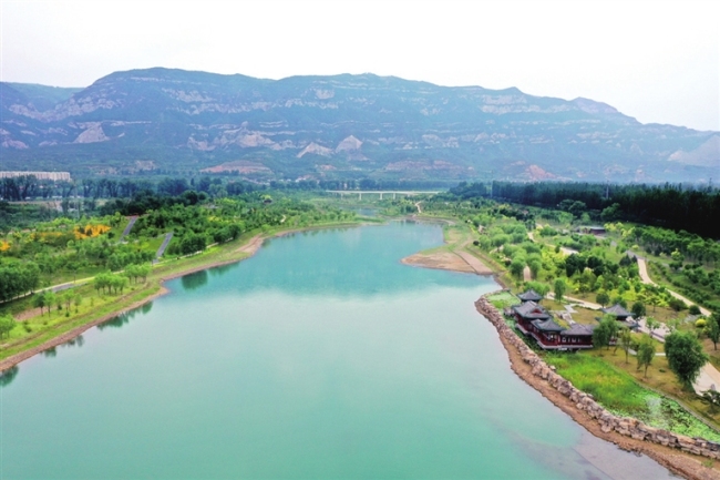 夏至时节，汾河景区四期岸绿水清