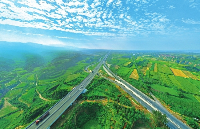 国道108线纵贯南北 沿途景色如画