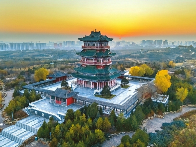 俯瞰晋中市榆次区百草坡森林植物园