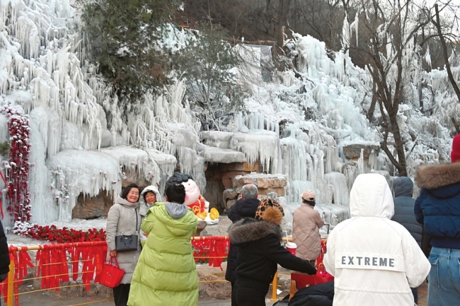 飞瀑变“琉璃” 文旅显活力