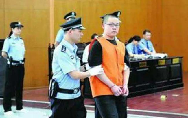 16岁少女被官二代毁容 父亲钉死窗户：怕他出狱来报复