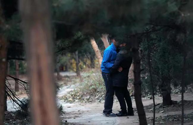 男子一夜风流后遭卖淫女敲诈7年 大尺度聊天曝光