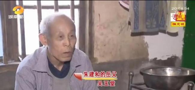 三婚女子新婚拿10万彩礼消失 邻居：她男友能凑几十桌