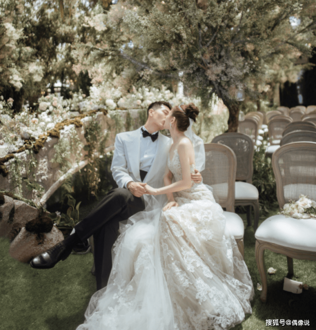 窦骁回应婚房8亿传闻，婚后首次为自己正名，何超莲婚戒被扒