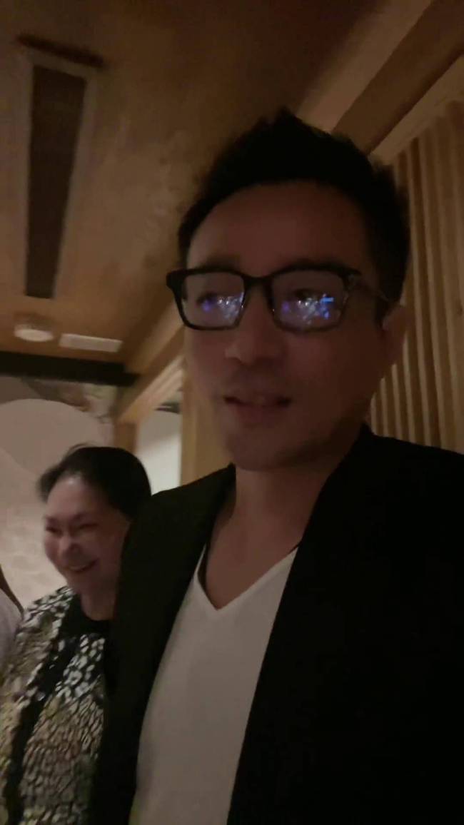 汪小菲陪9岁女儿庆生，一句丈母娘让S妈乐开花，7岁爱子罕见露面