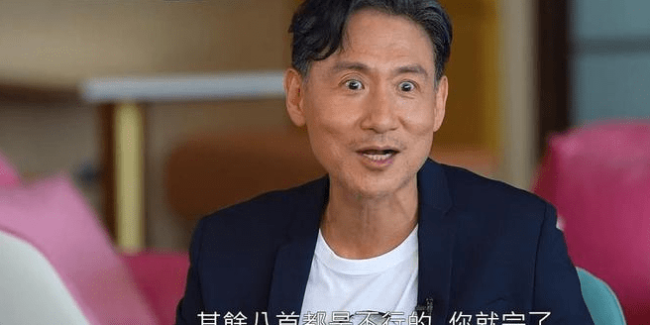 张学友接受TVB专访，曝自己有舞台恐惧症，张国荣候场时直发抖
