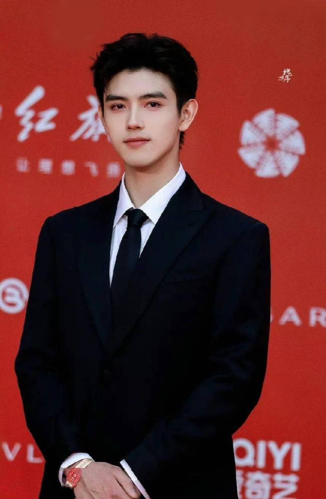 李晨狠踩前妻？杨幂脸垮了？长月烬明下架？陈飞宇周也不和？李冰冰双面人？