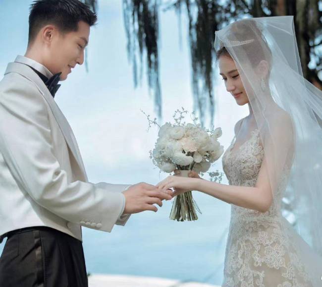 窦骁何超莲婚房价值8个亿？网友：窦骁的票房加起来还没有这个数