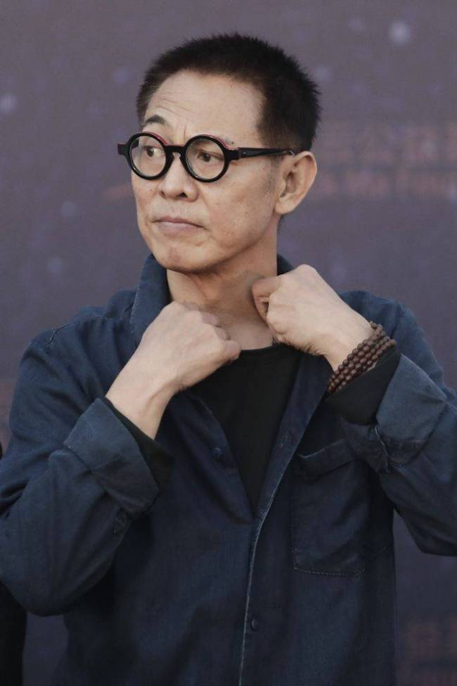 李连杰为什么无戏可拍了？不是老了演不动，而是好莱坞没人要他了