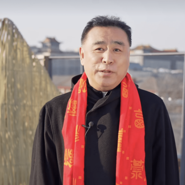 62岁央视主持张宏民太尴尬！遭小五岁粉丝疯狂示爱，梦想五一结婚