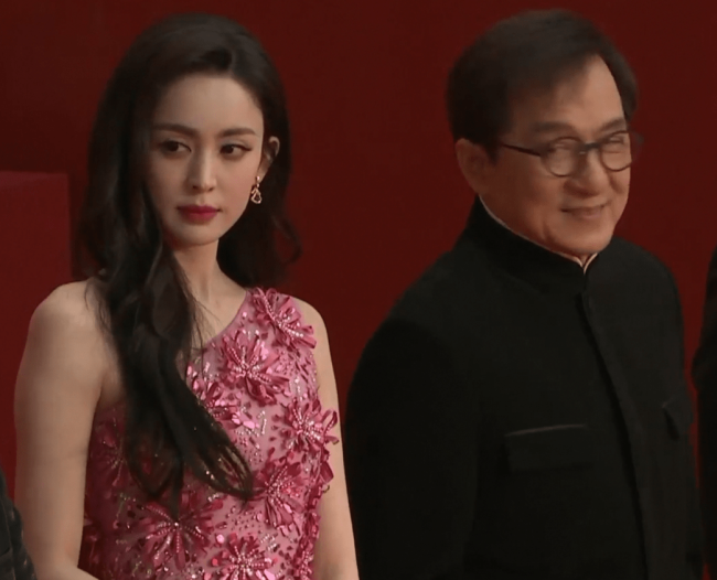 北影红毯看点多，娜扎如仙女下凡，章子怡状态能打，陈红美人老去