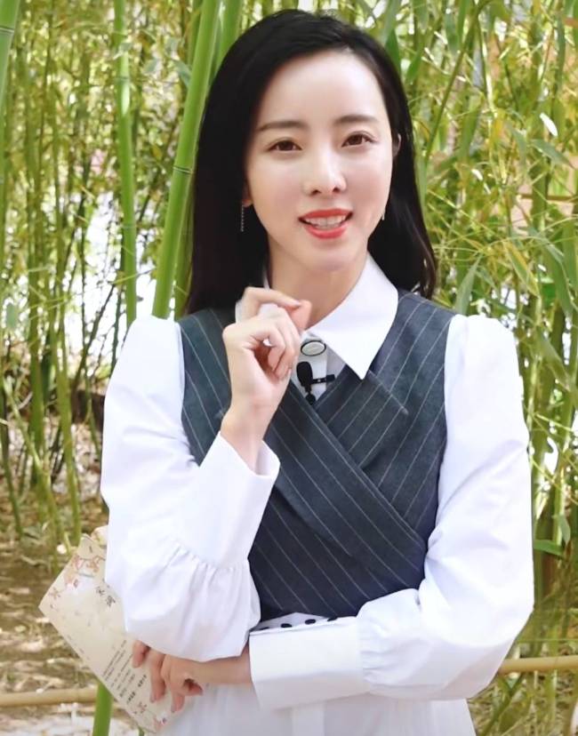 李思思缺席的一年，《回声嘹亮》换了4位主持人，她还有机会吗？