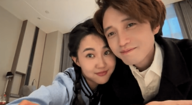 27岁富婆网红“小鹿”官宣闪婚，男方离异有一儿子，父母并不知情