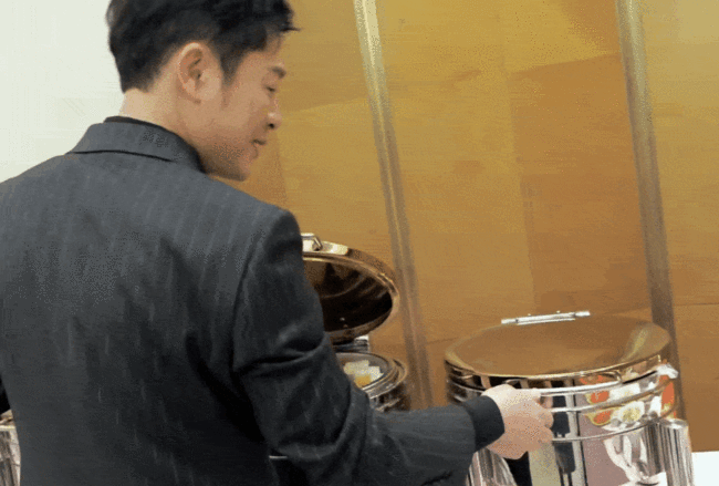梦回高启强！张颂文晒后台吃东西生活vlog，一个月减掉8斤