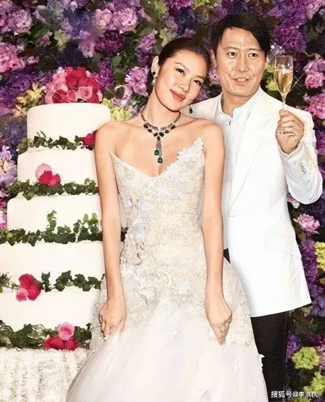 乐基儿婚变后首次被曝光，与二婚老公合体带娃，感情状态依旧成谜