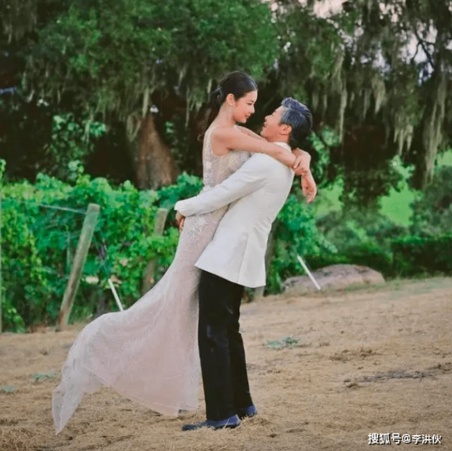 乐基儿婚变后首次被曝光，与二婚老公合体带娃，感情状态依旧成谜