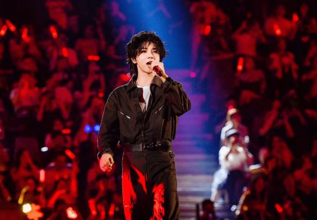 华晨宇再创纪录20万张门票瞬间售罄不卖柱子票成热点