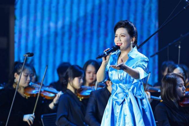 “海纳百川•大爱中国”2024海南大学张鹤和她的朋友们新年音乐会盛大举行