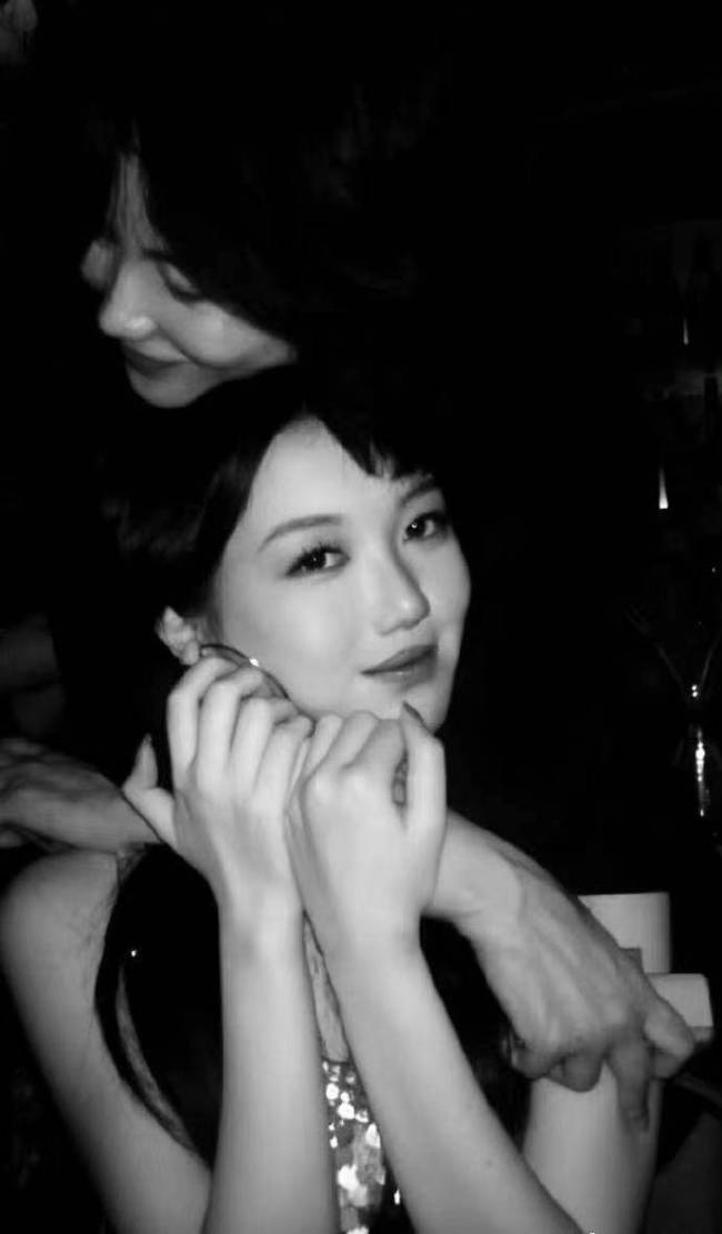 王菲为小女儿庆生，李嫣长得像爸爸，遗憾两个女儿都不像妈妈