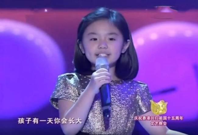 钟镇涛次女出道排场大，获16位明星力挺，三位女儿都已涉足娱乐圈