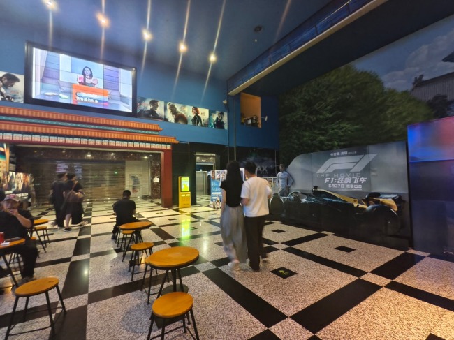 2025年上半年电影市场票房收入292.26亿元 《哪吒2》火热难掩市场“失温”