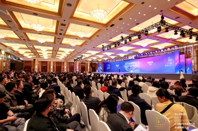 AI时代的“石油”怎能光“采”不“炼”？上海发力“数据治理2.0”