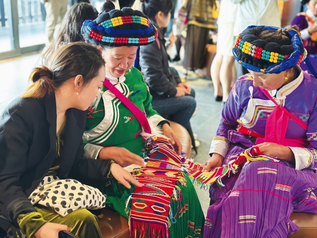 泸沽湖有座“她美术馆”