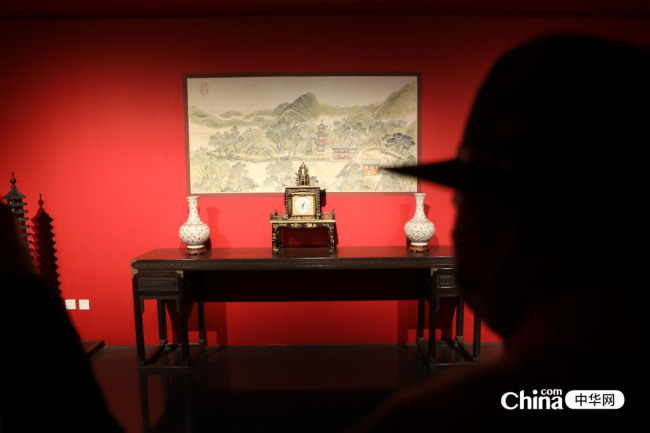 西藏基层干部赴京参观学习班学员的故宫剪影。