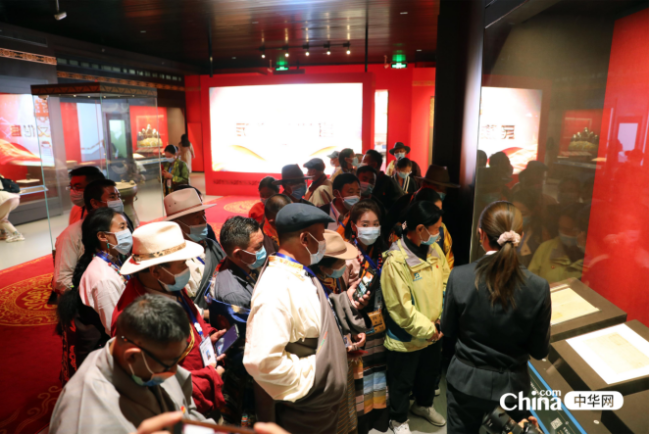 西藏基层干部赴京学习班学员参观民族文化宫展览