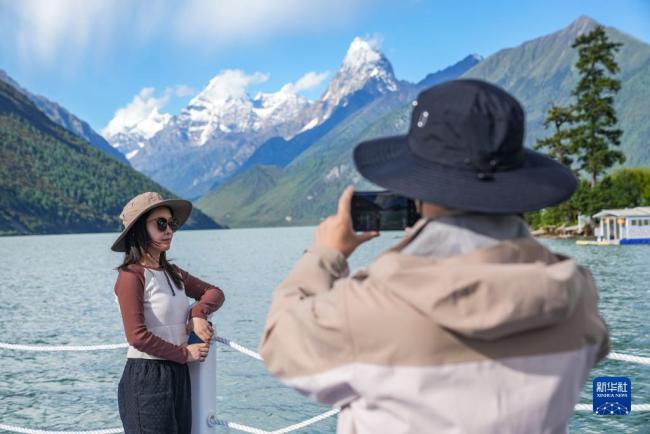 西藏：生态旅游唤醒“遗忘的村落”