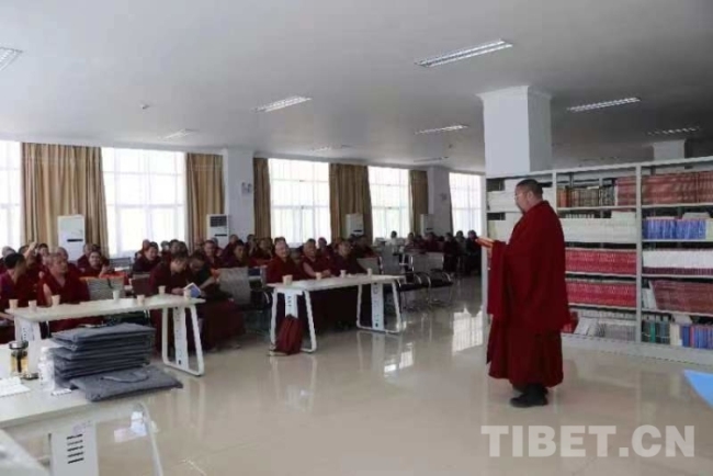 西藏佛学院图书馆开展读书分享活动