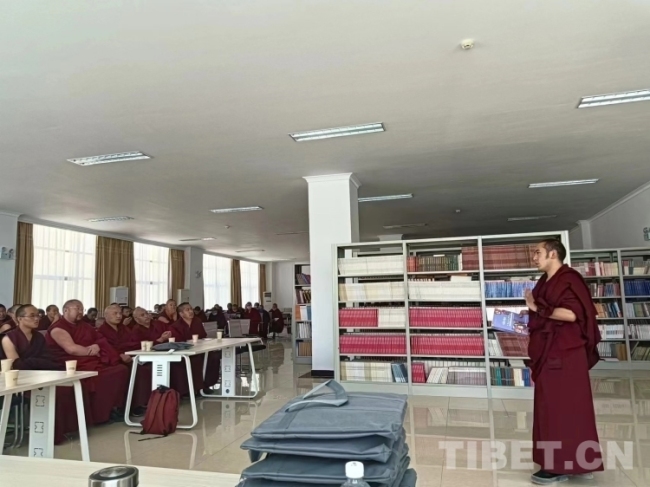 西藏佛学院图书馆开展读书分享活动
