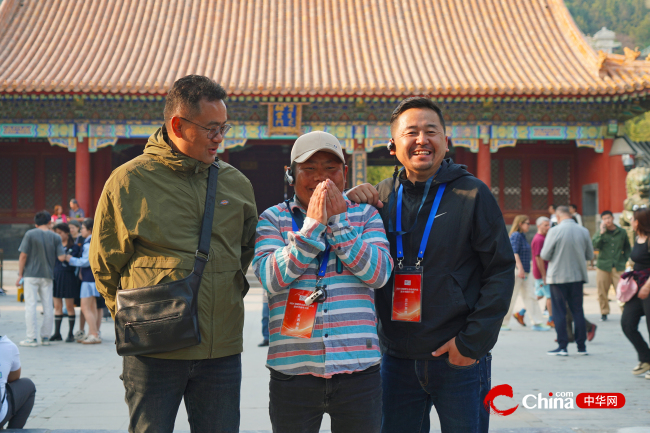 西藏自治区野生动物保护员进京考察学习团成员在颐和园