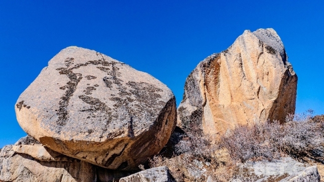千年刻痕·高原密码 ——周行康与《甘孜岩画》背后的故事