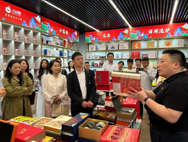 跨越4000公里的青春对话！苏拉青年携手共筑中国梦