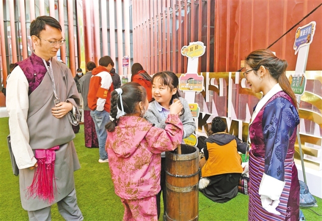 “传统＋科技”沉浸式体验 跨越时空的文博之旅