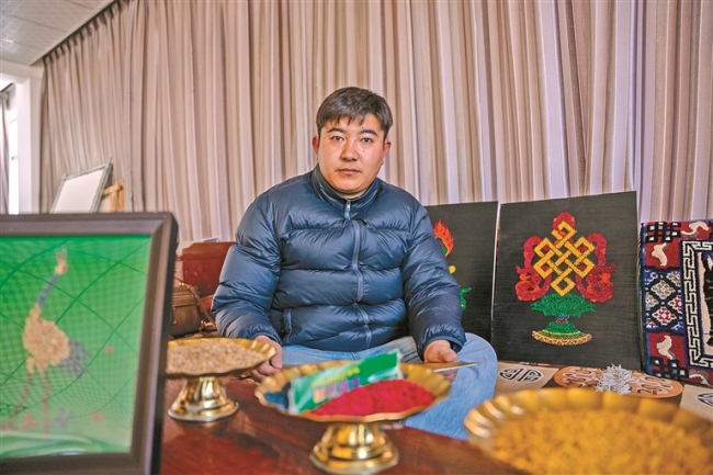 仁青多吉：青稞为笔，绘就文创新画卷