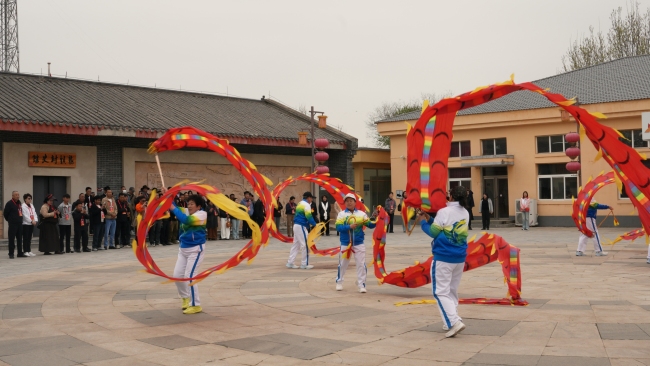 西藏农牧民合作组织带头人学习考察团参观大兴龙头村