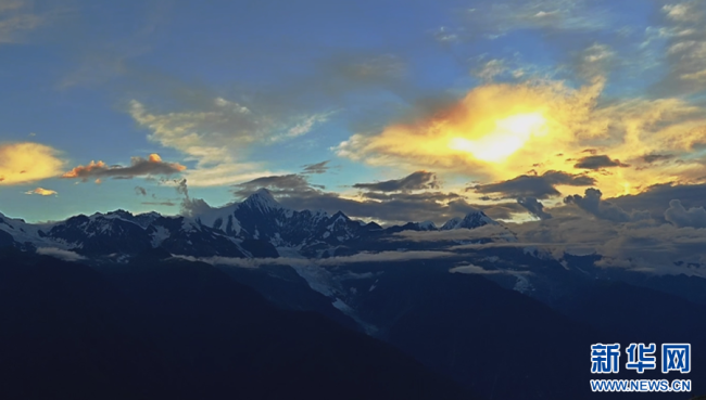 治愈！第一视角看梅里雪山晚霞美景