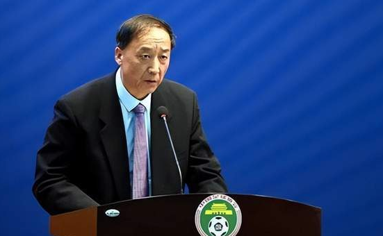 王小平曾在2017年开出152张罚单 球迷嘴中“书法家”