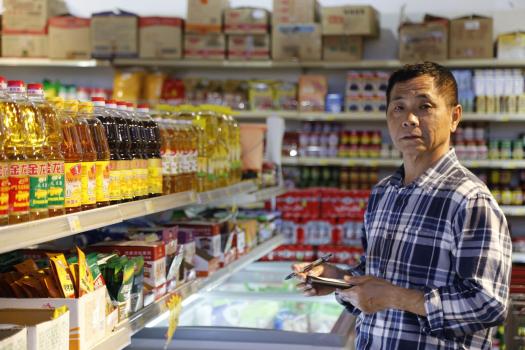 大叔迪拜开超市卖中国货 “螺狮粉”竟成爆款？