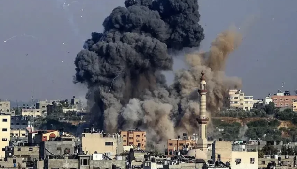 叙利亚称南部防空设施遭以色列袭击 多方涉事地现爆炸
