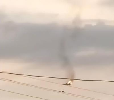 俄军一架图-22M3战略轰炸机坠毁 机身起火3人被寻获