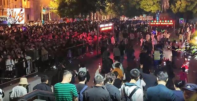五一长假上海特警火出圈 高颜值守护平安成焦点