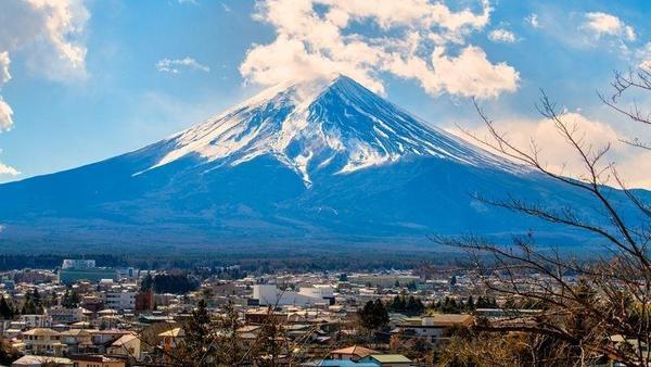 日本富士山开始收取登山费 每人2000日元限时限流