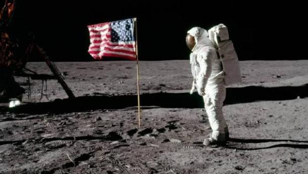 俄航天局局长称美国登月为真 月壤证实登月真实性