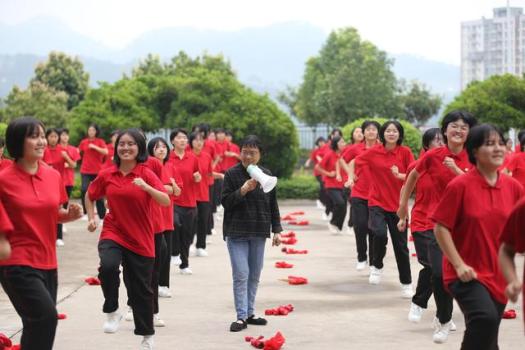 华坪女高校长必须是张桂梅 大山女孩的筑梦人