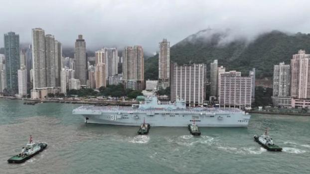 香港市民打卡海南舰 说希望福建舰也能来 军舰开放激发爱国情