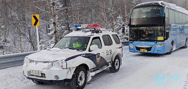 黑龙江雪乡温暖护航游客出行 警民携手保平安